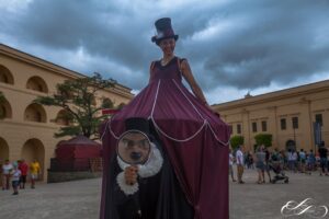 IMG 5261 • Compagnia Lannutti & Corbo | Circo contemporaneo, Circo teatro, Circo comico, Teatro comico, Spettacoli comici, Comicità, Comedy show, Spettacoli comici per la famiglia, Family show, Acrobazia, Magia bizzarra, Comedy magic, Magia comica, Spettacoli di strada e da palco Compagnia Lannutti & Corbo | Comicità Acrobazia Magia Poesia Follia