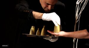 ZIRK Comedy 13 1 • Compagnia Lannutti & Corbo | Circo contemporaneo, Circo teatro, Circo comico, Teatro comico, Spettacoli comici, Comicità, Comedy show, Spettacoli comici per la famiglia, Family show, Acrobazia, Magia bizzarra, Comedy magic, Magia comica, Spettacoli di strada e da palco Compagnia Lannutti & Corbo | Comicità Acrobazia Magia Poesia Follia