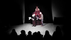 ZIRK Comedy 19 1 • Compagnia Lannutti & Corbo | Circo contemporaneo, Circo teatro, Circo comico, Teatro comico, Spettacoli comici, Comicità, Comedy show, Spettacoli comici per la famiglia, Family show, Acrobazia, Magia bizzarra, Comedy magic, Magia comica, Spettacoli di strada e da palco Compagnia Lannutti & Corbo | Comicità Acrobazia Magia Poesia Follia