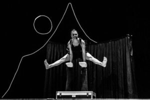 allincirco 15 • Compagnia Lannutti & Corbo | Circo contemporaneo, Circo teatro, Circo comico, Teatro comico, Spettacoli comici, Comicità, Comedy show, Spettacoli comici per la famiglia, Family show, Acrobazia, Magia bizzarra, Comedy magic, Magia comica, Spettacoli di strada e da palco Compagnia Lannutti & Corbo | Comicità Acrobazia Magia Poesia Follia