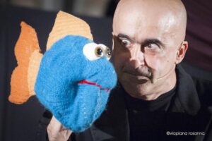 allincirco 9 • Compagnia Lannutti & Corbo | Circo contemporaneo, Circo teatro, Circo comico, Teatro comico, Spettacoli comici, Comicità, Comedy show, Spettacoli comici per la famiglia, Family show, Acrobazia, Magia bizzarra, Comedy magic, Magia comica, Spettacoli di strada e da palco Compagnia Lannutti & Corbo | Comicità Acrobazia Magia Poesia Follia