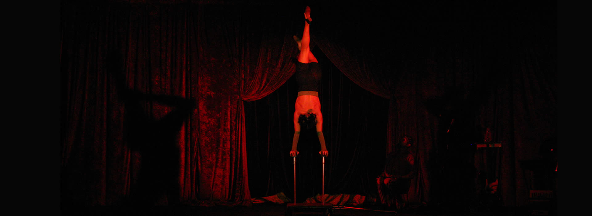 circo teatro gaby corbo • Compagnia Lannutti & Corbo | Circo contemporaneo, Circo teatro, Circo comico, Teatro comico, Spettacoli comici, Comicità, Comedy show, Spettacoli comici per la famiglia, Family show, Acrobazia, Magia bizzarra, Comedy magic, Magia comica, Spettacoli di strada e da palco Compagnia Lannutti & Corbo | Comicità Acrobazia Magia Poesia Follia
