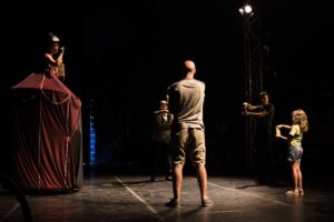 zirk 5 1 • Compagnia Lannutti & Corbo | Circo contemporaneo, Circo teatro, Circo comico, Teatro comico, Spettacoli comici, Comicità, Comedy show, Spettacoli comici per la famiglia, Family show, Acrobazia, Magia bizzarra, Comedy magic, Magia comica, Spettacoli di strada e da palco Compagnia Lannutti & Corbo | Comicità Acrobazia Magia Poesia Follia