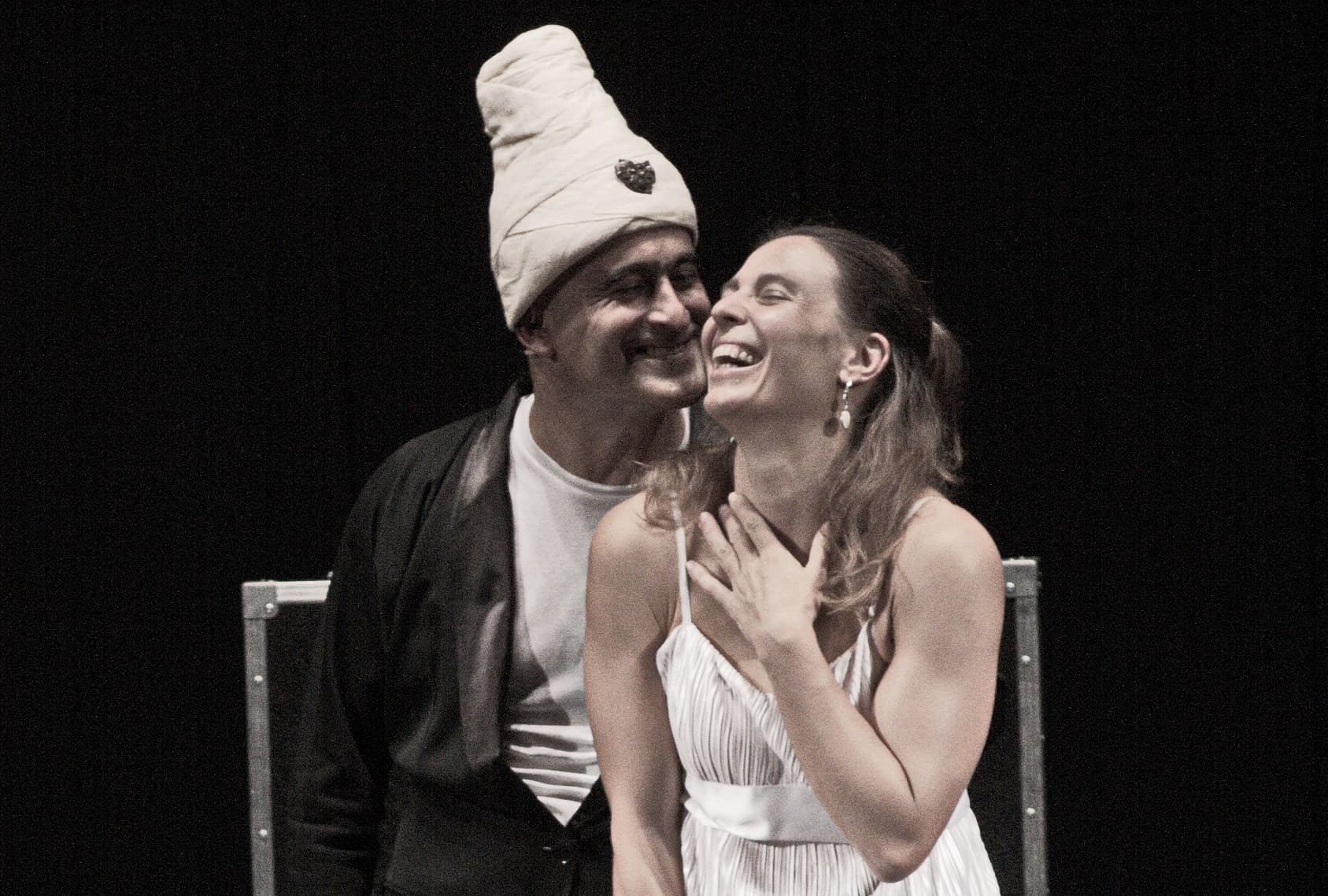 chi siamo • Compagnia Lannutti & Corbo | Circo contemporaneo, Circo teatro, Circo comico, Teatro comico, Spettacoli comici, Comicità, Comedy show, Spettacoli comici per la famiglia, Family show, Acrobazia, Magia bizzarra, Comedy magic, Magia comica, Spettacoli di strada e da palco Compagnia Lannutti & Corbo | Comicità Acrobazia Magia Poesia Follia